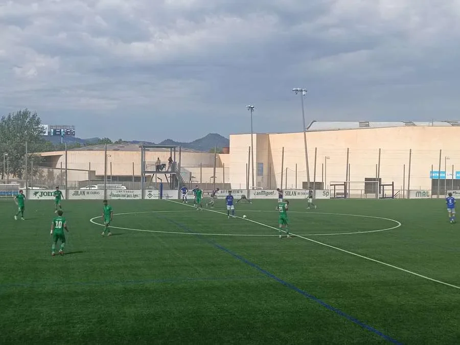 La UE Cornellà juega en césped artificial