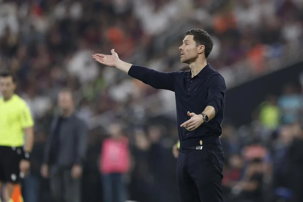 Xabi Alonso busca regresar a los banquillos después de ser cesado como entrenador del Real Madrid a media temporada